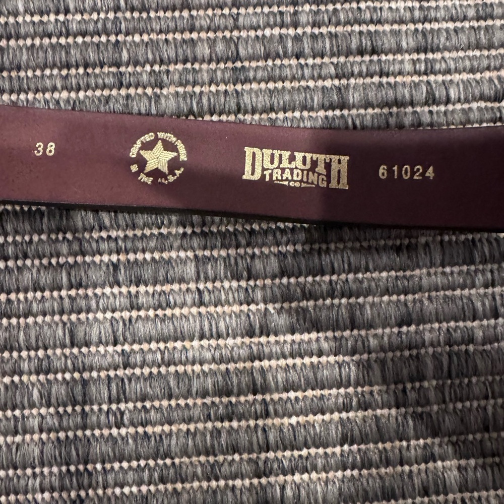 Duluth Trading Co Dark Brown Leather Buckle- less Belt